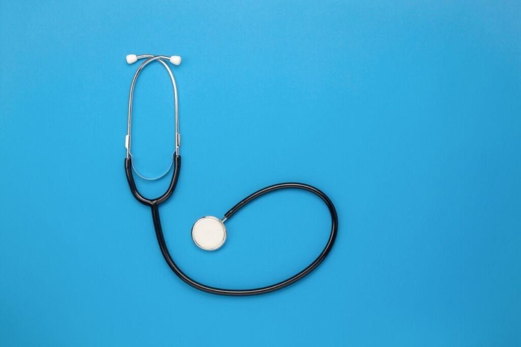 O principal sintoma de que a criança pode estar com laringite é a rouquidão da voz