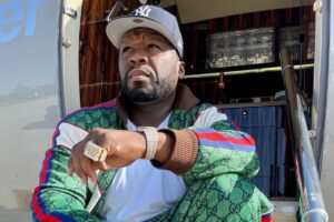 A mãe do rapper morreu quando ele tinha 8 anos.