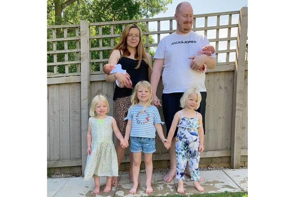 Ela deu à luz dois pares de gêmeos