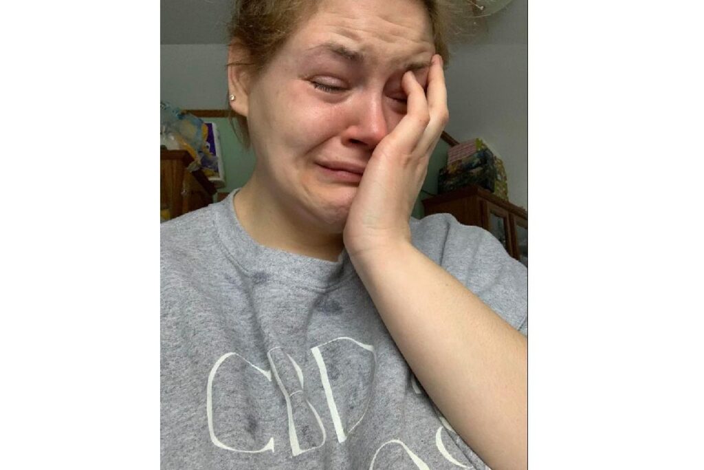 mãe faz desabafo após ser criticada por passar o dia todo cuidando dos filhos em casa