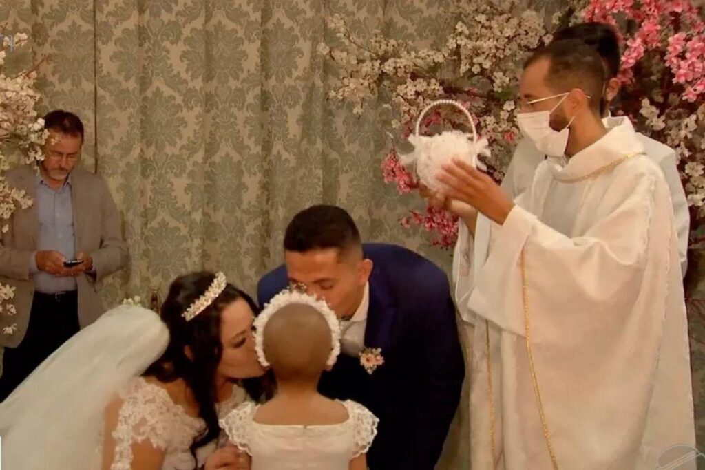 Giovanna levou as alianças para os pais no altar.