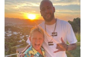 Neymar curte férias com filho