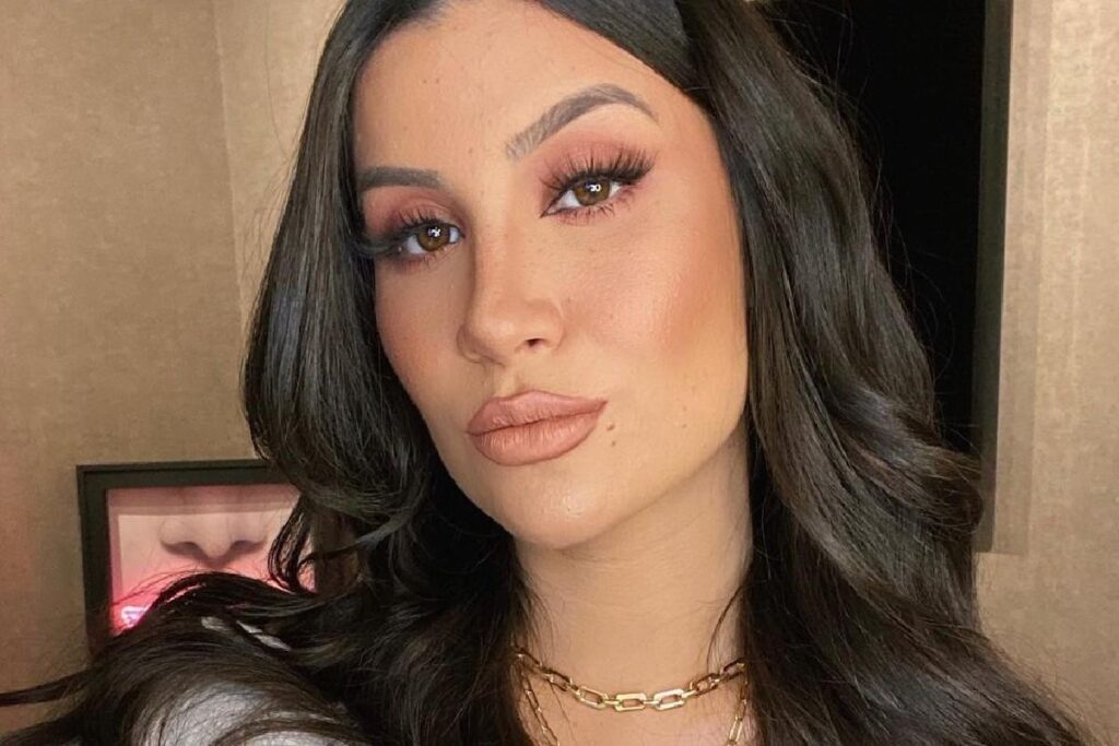 Bianca Andrade mostra filho fazendo drenagem