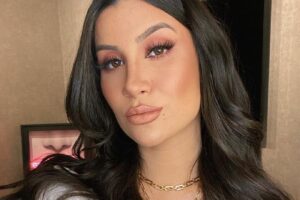 Bianca Andrade mostra filho fazendo drenagem