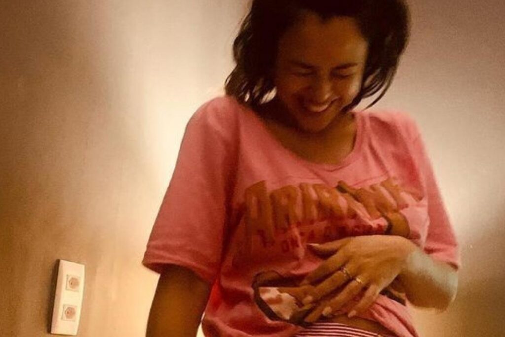 Yanna Lavigne compartilhou uma séries de foto da barriga de grávida no Instagram