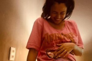 Yanna Lavigne compartilhou uma séries de foto da barriga de grávida no Instagram