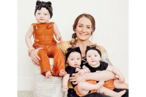 As bebês parecem até trigêmeas!