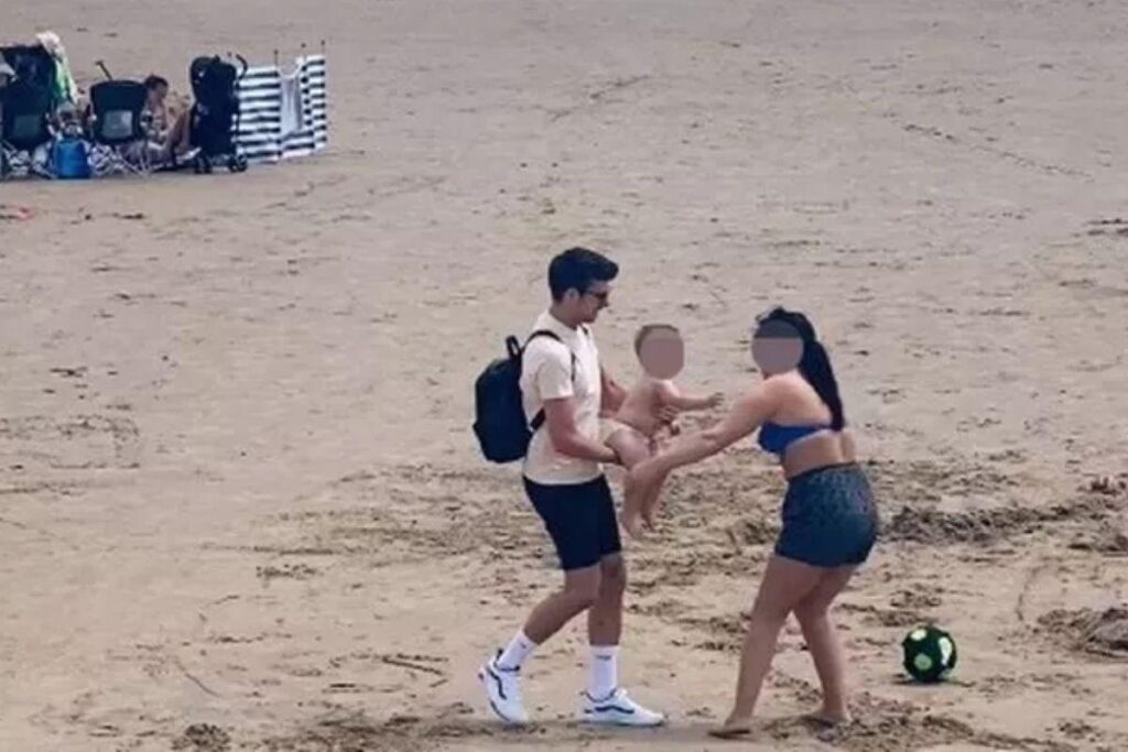 Bebê é encontrado sozinho na praia