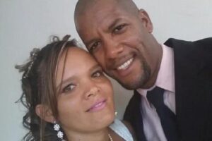 O casal foi baleado no galpão onde trabalhavam