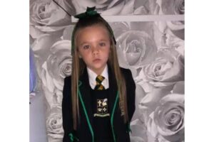 Ela cortou os próprios cílios!