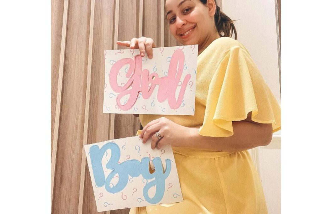 O casal espera a chegada dos filhos gêmeos