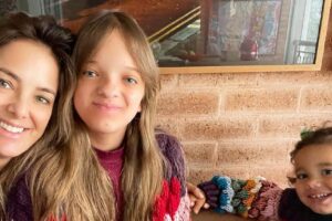 Ticiane Pinheiro combinou looks com as filhas no café da manhã