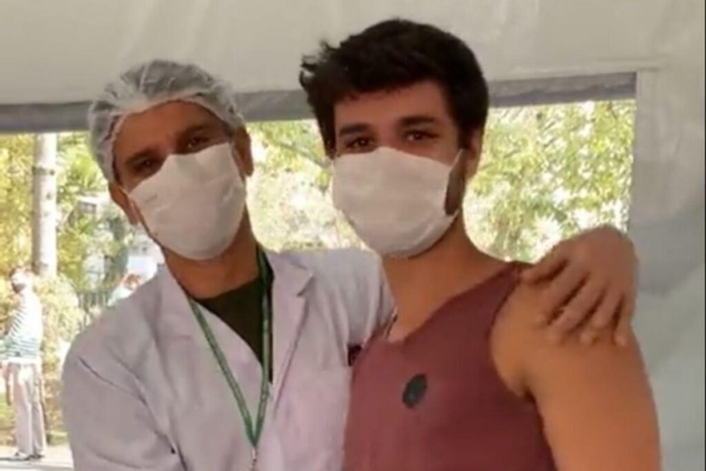 O pai vacinou o filho