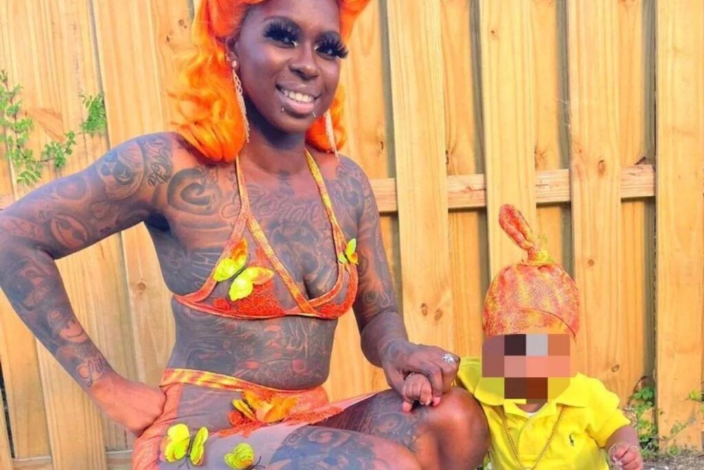 Foto de bebê tatuado causa polêmica