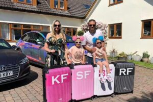 Kelly possui 2 filhas