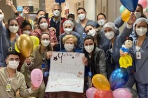 Glória Menezes se emocionou com a homenagem