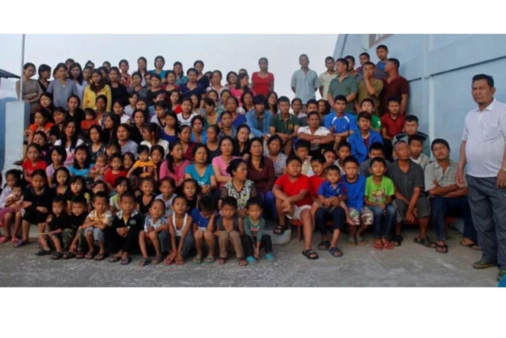 Ziona Chana tem 39 esposas, 94 filhos e 33 netos.