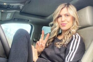 Mãe faz alerta após escola deixar desconhecido levar filha embora