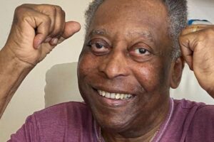Pelé tem piora e está na UTI