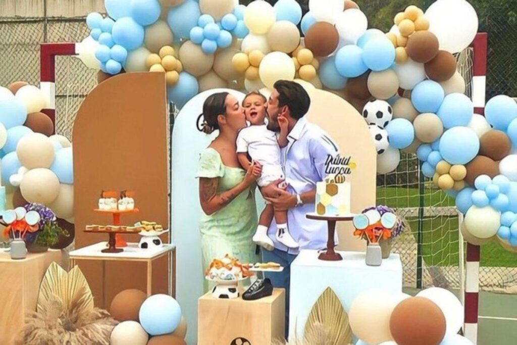 Mesa decorada para o aniversário do caçula de Carol Dantas