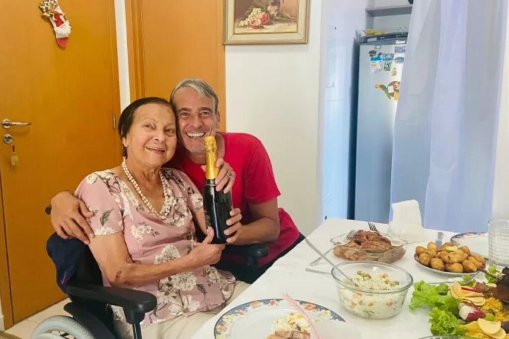 Alexandre Borges comentou sobre a aproximação da mãe durante a pandemia