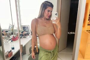 Lore Improta dançando na gravidez