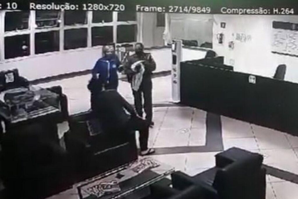 Cabo Graziela ninhou o bebê depois do acidente