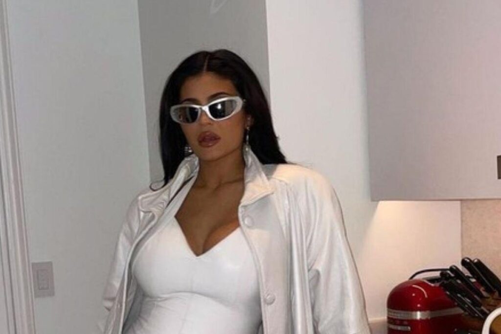 Kylie Jenner posa para foto grávida do seu segundo bebê