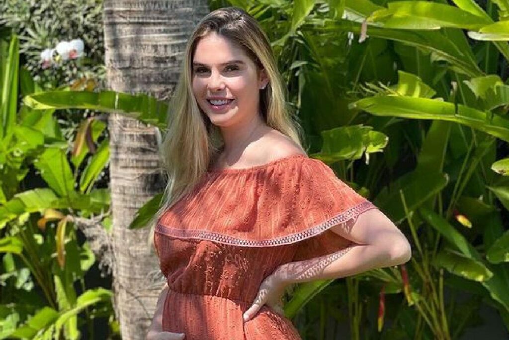 Bárbara Evans e Gustavo Theodor esperam a chegada dos filhos gêmeos