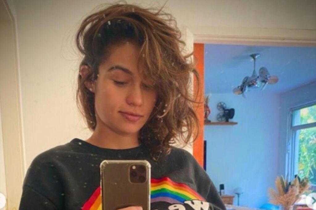 Nanda Costa posa de biquíni