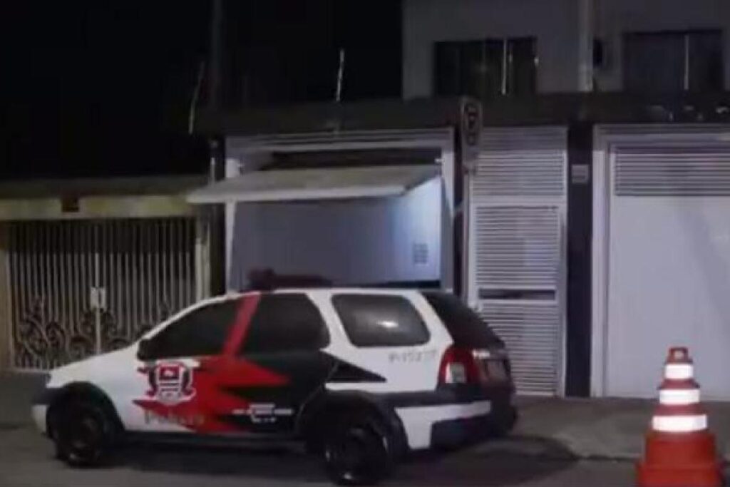 No meio da discussão, o criminoso atirou nos dois