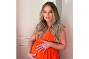 Thaeme conta que esta sentindo dores na coluna e algumas cólica e faz comparação com gravidez anterior