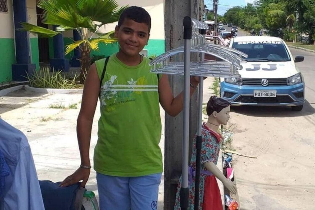 Luiz criou a vaquinha para ajudar a mãe a ampliar e melhorar o bazar