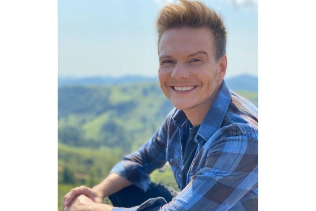 O cantor tem dois filhos com a esposa Thais Fersoza