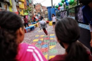 Espaços como este do projeto “Favelas do Brincar” são essenciais no desenvolvimento das crianças