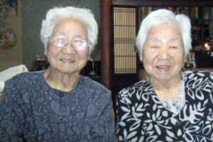 Elas possuem 107 anos de idade