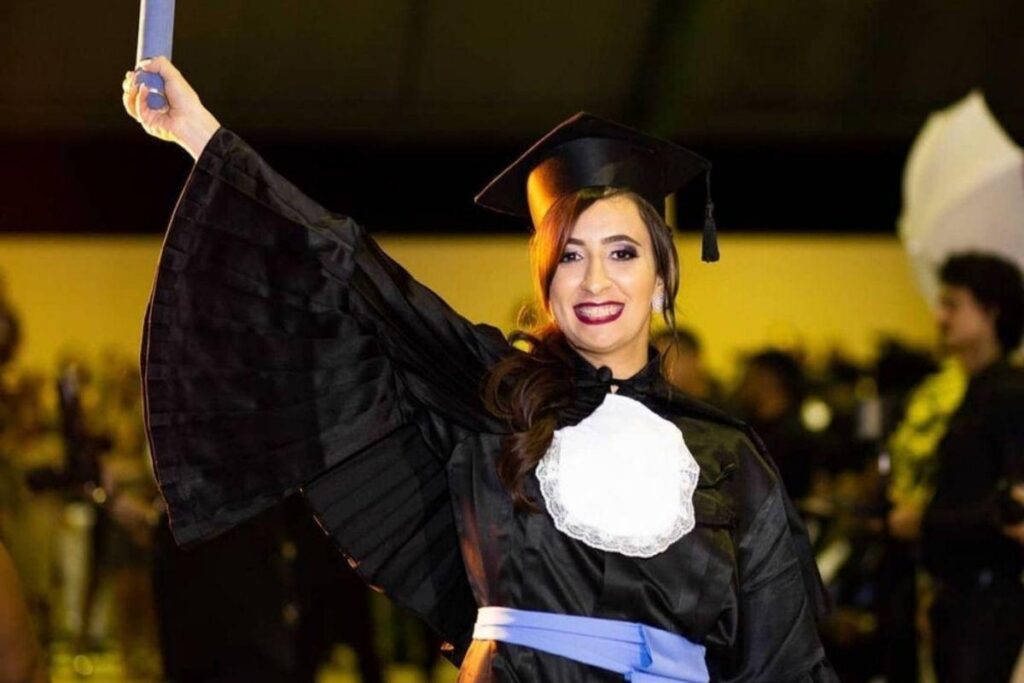 Trecho do vídeo em que Ramila conta à sua mãe a notícia do mestrado