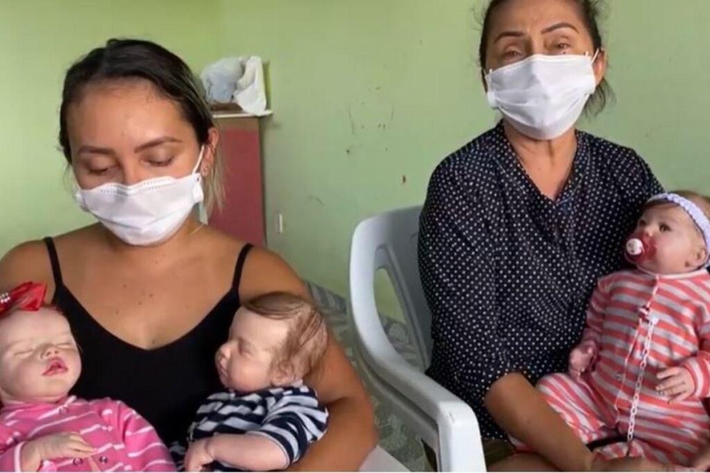 As bonecas demoram cerca de 12 dias para serem feitas