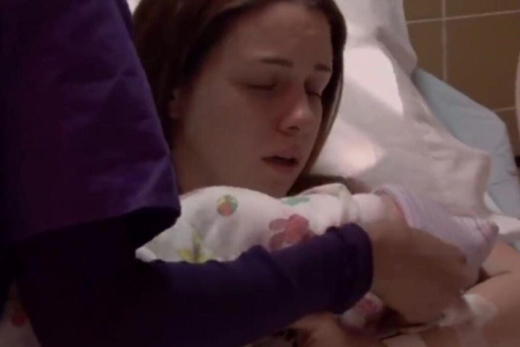 A mulher foi levada às pressas para o hospital