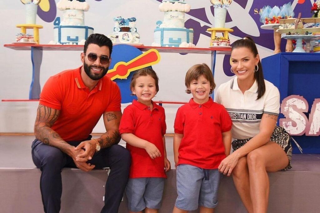 Andressa Suita e os fihos