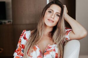 Bia Feres faz primeira viagem com Isaac