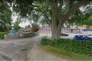 A creche tem alunos de 0-2 anos e de 2-5 anos