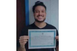 Professor se emociona com troco dos alunos