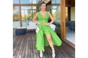 Lore Improta e Léo Santana dando banho em Liz