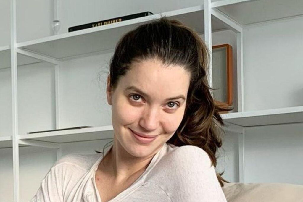 Nathalia Dill posando em Fernando de Noronha