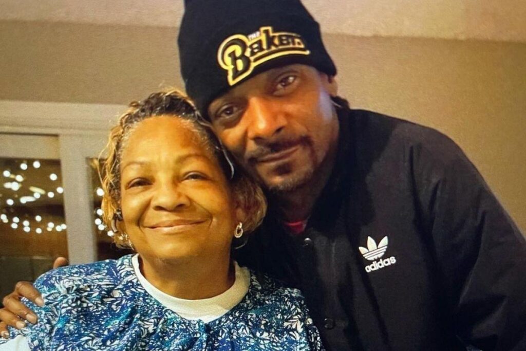 Snoop Dogg prestou homenagem à mãe nas redes sociais