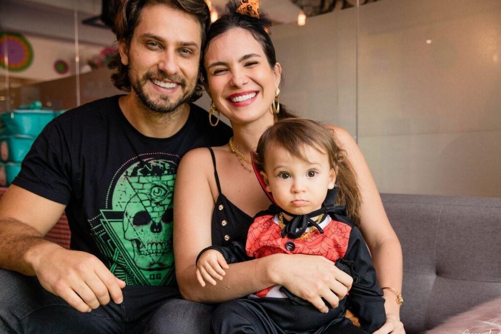 Kamila Salgado e Eliéser com o filho Bento