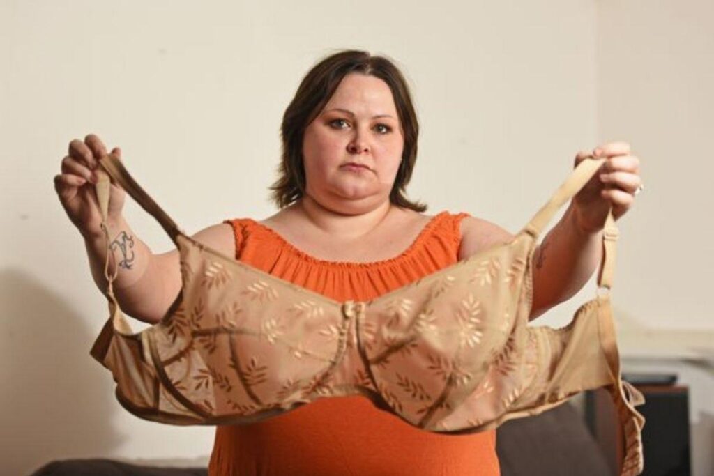 Elizabeth tem 35 centímetros de busto