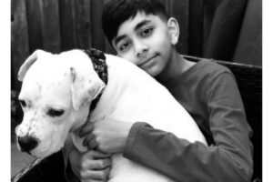 Evan gosta de cuidar de cães abandonados