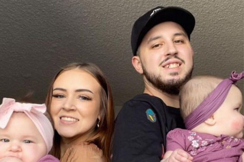 Alexis LaRue tem apenas 1,60 metros e teve as gêmeas Camila e Helena